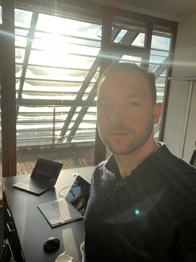office-sunshine